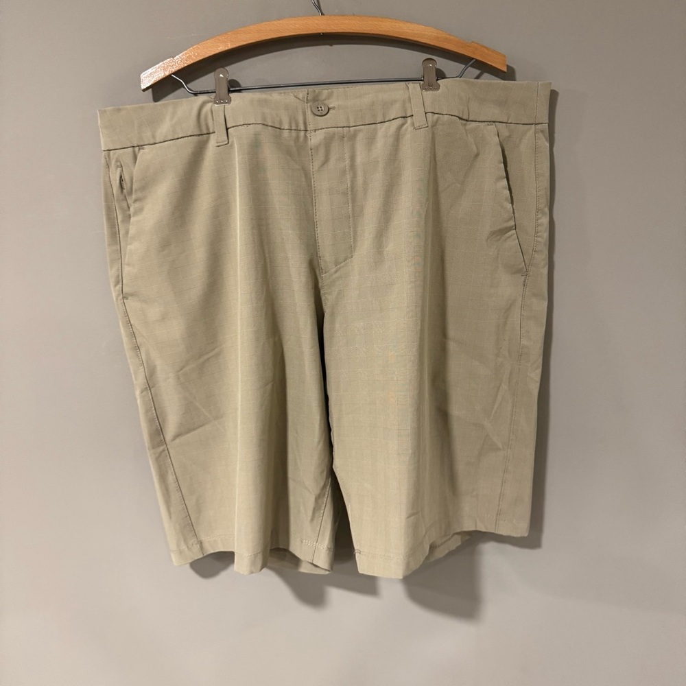 Hang Ten Men's Beige Flat Front Shorts Size 40‎
